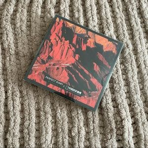 PERFECT DIARY FANTASIST EYESHADOW PALETTE